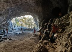 Veste excelentă pentru cățărători! Aproape 60 de trasee din Peștera Ungurească, în Cheile Turzii, au fost reamenajate după doi ani de muncă